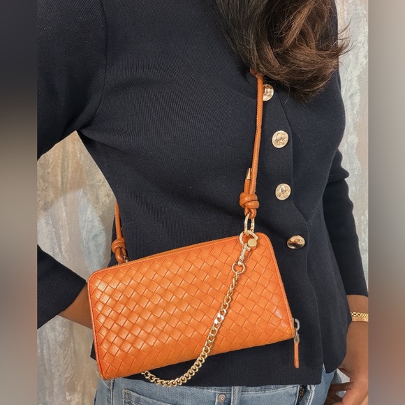 Authentic BOTTEGA VENATA zipper wallet on chain - Picture 2 of 13